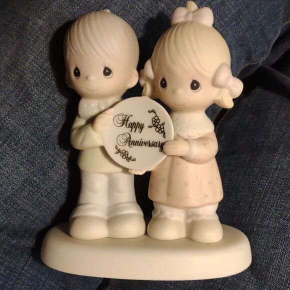 👍 Precious Moments Happy Anniversary. C1 - Picture 1 of 3